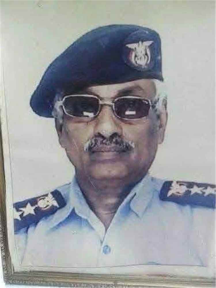 مدير عام شرطة محافظة البيضاء يعزي في وفاة العميد عبدالله صالح الحسني