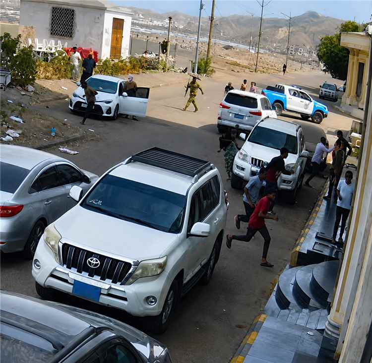 إدارة فندق روتانا بعدن تشكو تعرضها للاعتداء وتطالب بتحقيق عاجل