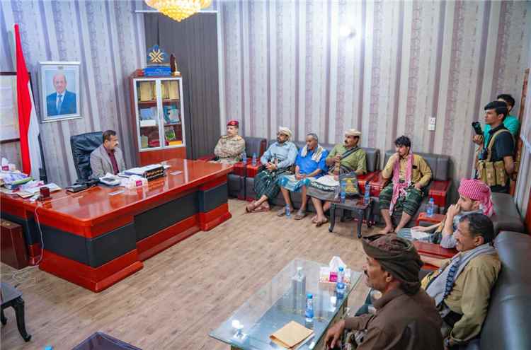 المحافظ بن الوزير يؤكد دعم السلطة المحلية للمشاريع الخدمية والتنموية بمديرية بيحان
