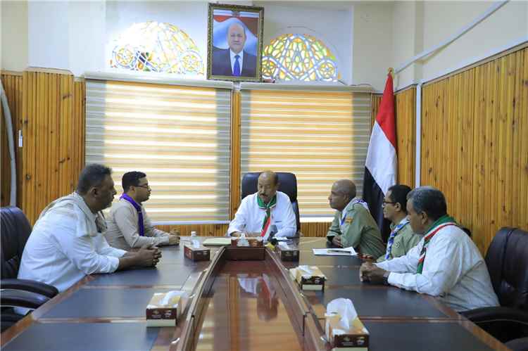 الوكيل بارباع يلتقي فريق رابطة رواد الكشافة اليمنية المتأهل إلى نهائي مسابقة السيد إبراهيم طاهر البغلي الثقافية