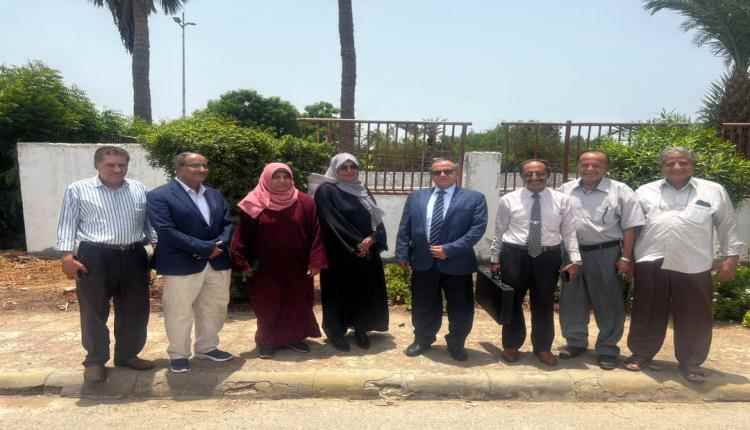 رئيس جامعة عدن يبحث مشروع إعادة تأهيل مقبرة شهداء الجامعة