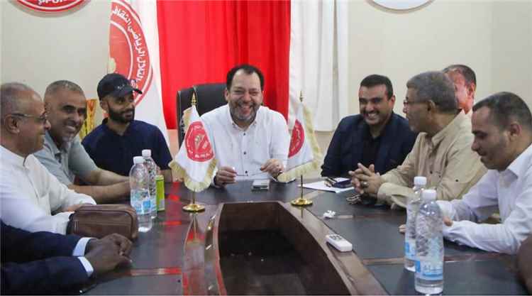 في أجواء أخوية.. إتمام عملية الاستلام والتسليم بين الإدارة السابقة والحالية لنادي التلال الرياضي