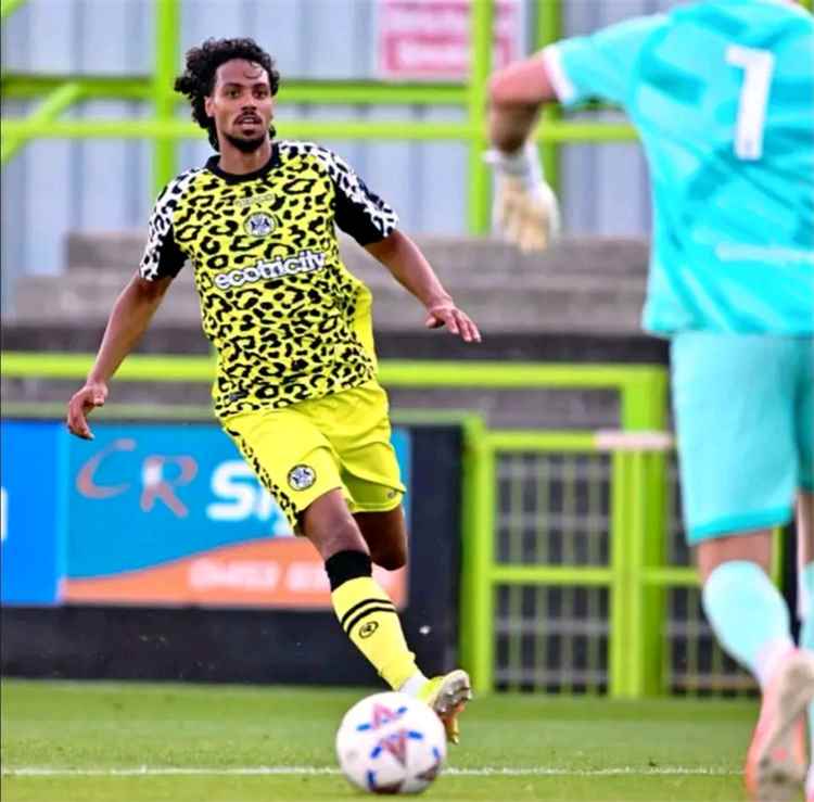 بعد موافقة الفيفا.. من هو ديماني ميلور الذي يقترب من ارتداء قميص المنتخب اليمني؟