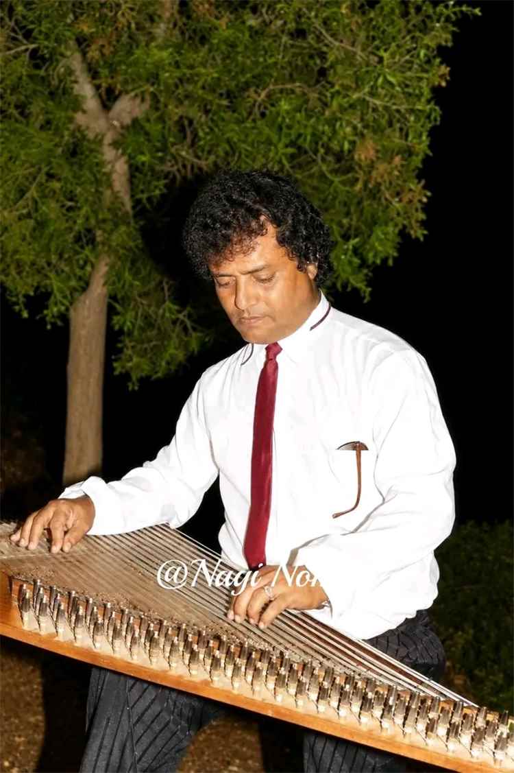 تعاون فني جديد يعيد وهج الأغنية العدنية.. المايسترو أنور مصلح يلحن عملاً من كلمات أحمد السخياني