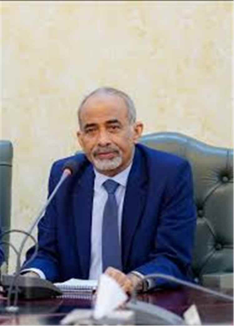 عضو مجلس القيادة الرئاسي الصبيحي يعزي وزير الشباب والرياضة بوفاة خاله
