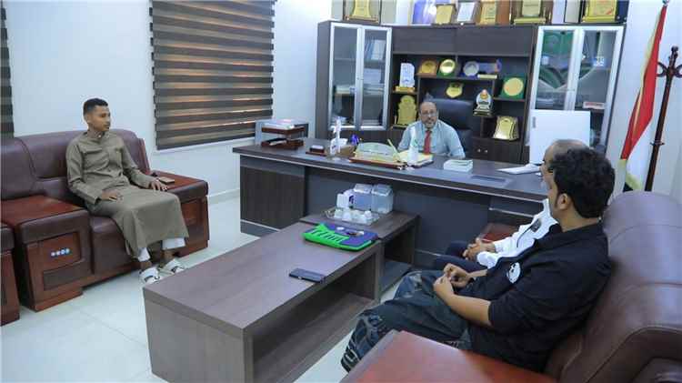 نائب رئيس جامعة المهرة يلتقي المبتعثين للمشاركة في برامج التدريب والإبداع الطلابي العربية