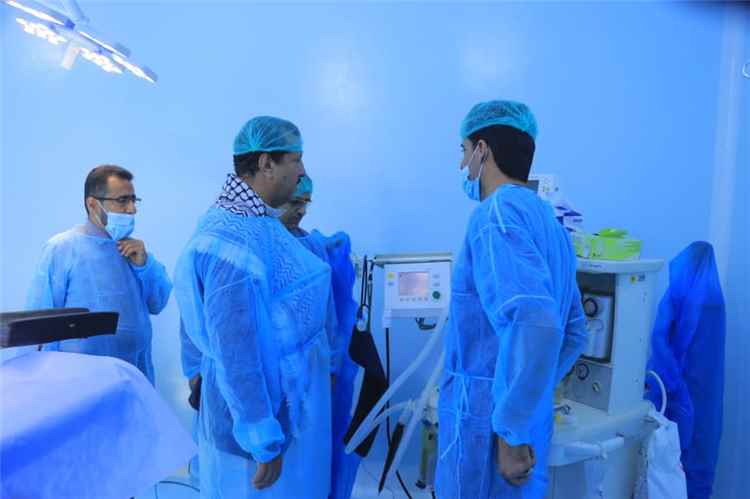وكيل محافظة مأرب يتفقد مستوى الخدمات الطبية في مستشفى الحياة التخصصي