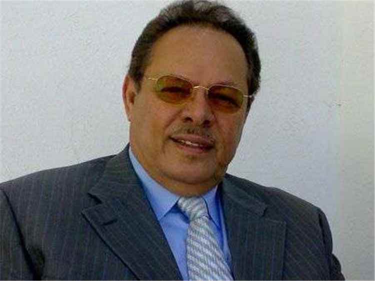 الرئيس علي ناصر محمد يهنئ المستشار مختار راجح بإنجاز موسوعته القانونية والقضائية ويشيد بإسهامها في خدمة العدالة