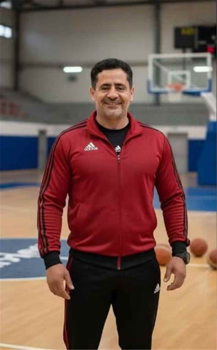 مدرب سلة أهلي صنعاء الكابتن منصور الرياشي: "جاهزون للمنافسة بطموح أهلاوي كبير ورغم التحديات ثقتنا بالشباب عالية"