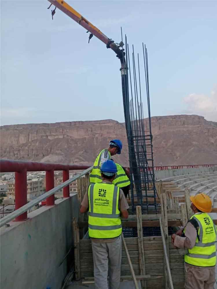 بدء صب القواعد الخرسانية للشاشة العملاقة بإستاد سيئون الأولمبي بدعم من مؤسسة الناصر للتنمية