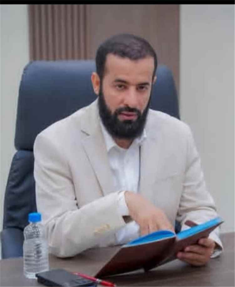 منتسبو جامعة أبين يناشدون محافظ المحافظة: ادعموا الأستاذ قبل أن تخلو القاعات من أساتذتها
