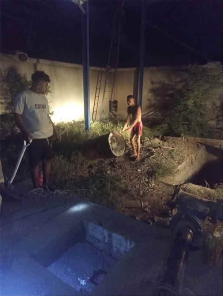 اليزيدي يعلن عن معالجات متكاملة لمعالجة طفح المجاري في شارع التسعين بالمنصورة.