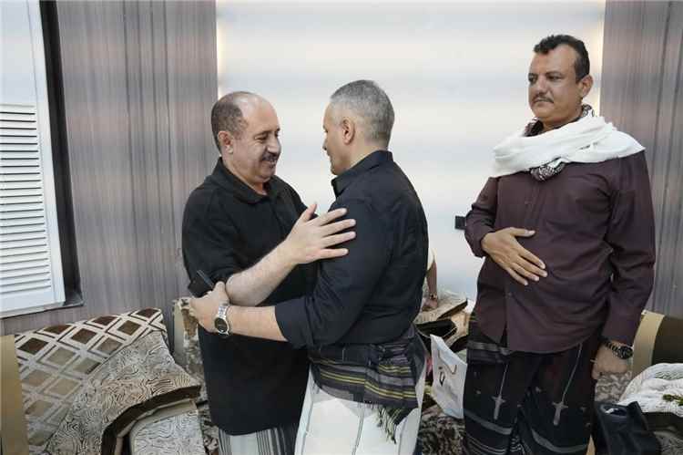 الوزير اليافعي يتقدم جموع المعزين في وفاة والد نائب وزير الشؤون الاجتماعية والعمل
