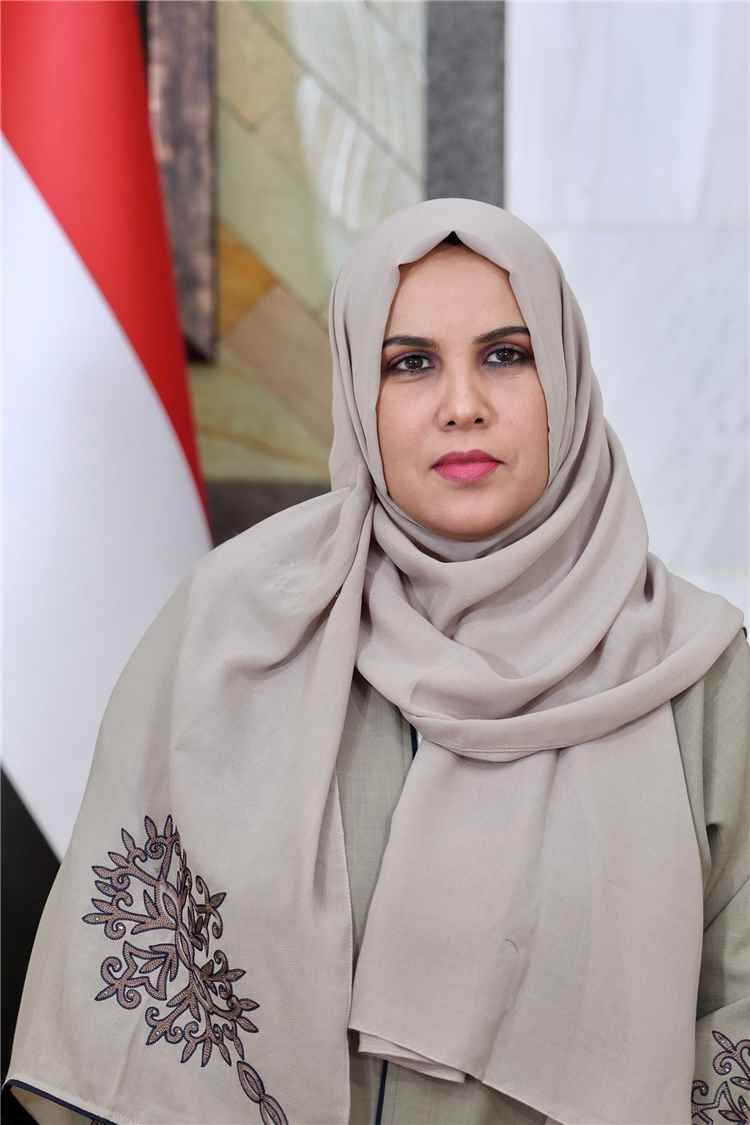 وزيرة الدولة عهد جعسوس تعزي بن دغر في وفاة شقيقته