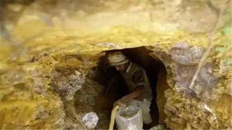 إنهيار نفق داخل أكبر منجم للذهب في مصر يتسبب بفاجعة