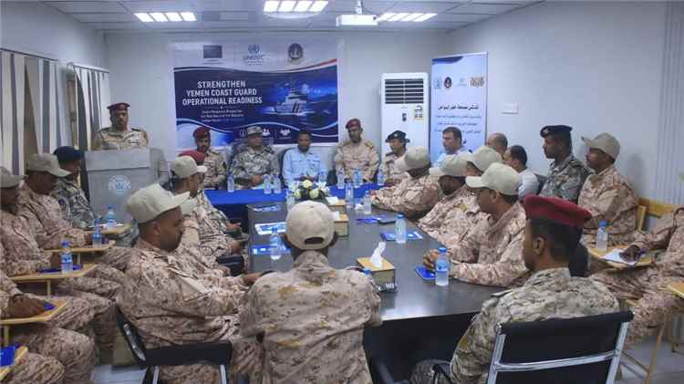 تدشين دورتين تخصصيتين في الفن البحري وأمن المنشآت بالمكلا لضباط وأفراد خفر السواحل بحضرموت