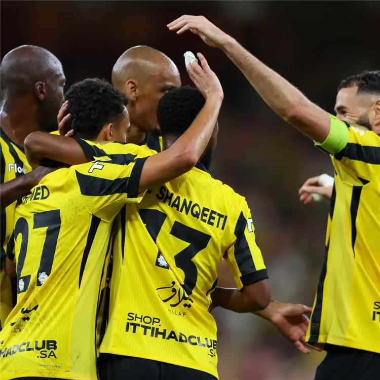 3 عروض أوروبية تنقذ لاعب الاتحاد من جحيم الدكة