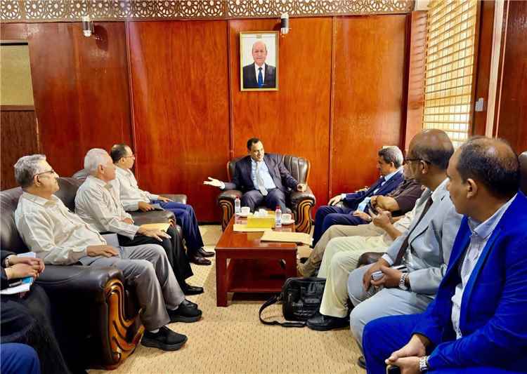 الوزير السقطري يناقش مع فريق الأمانة العامة لمجلس الوزراء مستوى تنفيذ خطط الوزارة وتعزيز الأداء المؤسسي
