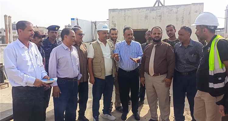 الشعبي واليزيدي يدشنان أعمال مشروع تركيب منظومة طاقة شمسية لمستشفى 22 مايو الجراحي بدعم من اليونبس