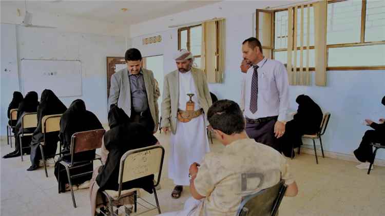 وكيل محافظة مأرب يدشن اختبارات المفاضلة في المعهد العالي للعلوم الصحية لقبول دفعة جديدة