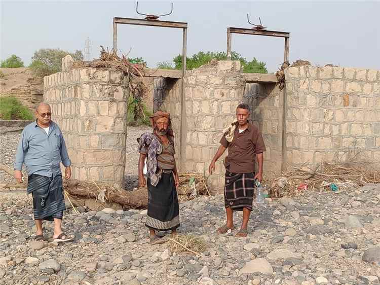 مدير عام تبن يتفقد قناة الأحسان بوادي صغير لبحث احتياجات إصلاحها واستغلال موسم السيول