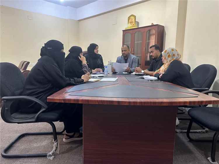 اجتماع بالمكلا يناقش التحضيرات للاحتفاء باليوم العالمي للشباب وبرامج دعم وتمكين الشباب بحضرموت