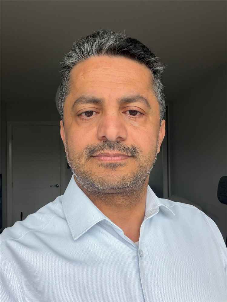 الصحفي محمد حنشي يتهم علي البخيتي بمواصلة خدمة الحو.ثيين رغم تغيّر خطابه