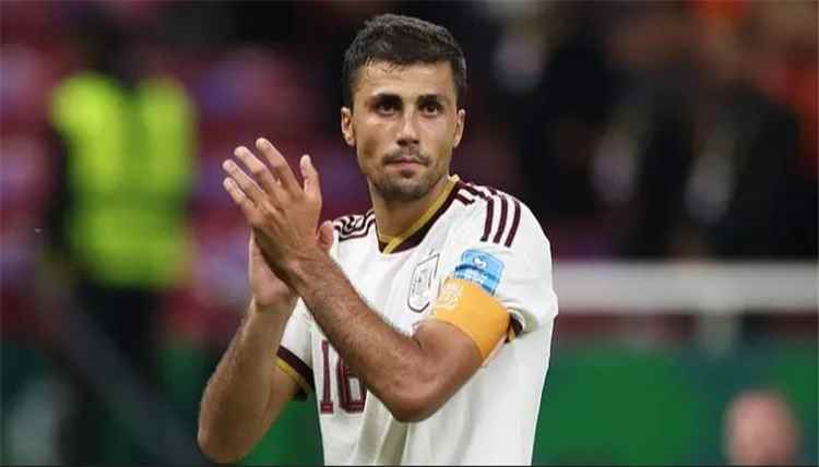 رودري يقترب من برشلونة.. المفاوضات مع مانشستر سيتي تدخل مراحلها الحاسمة
