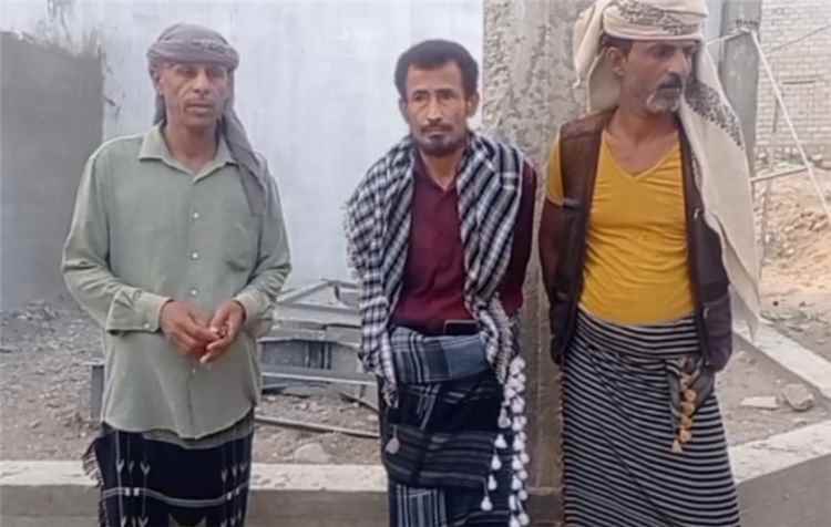 أبناء الفلوجة بأبين يطالبون باستكمال بناء مسجد متوقف منذ ثلاثة أعوام