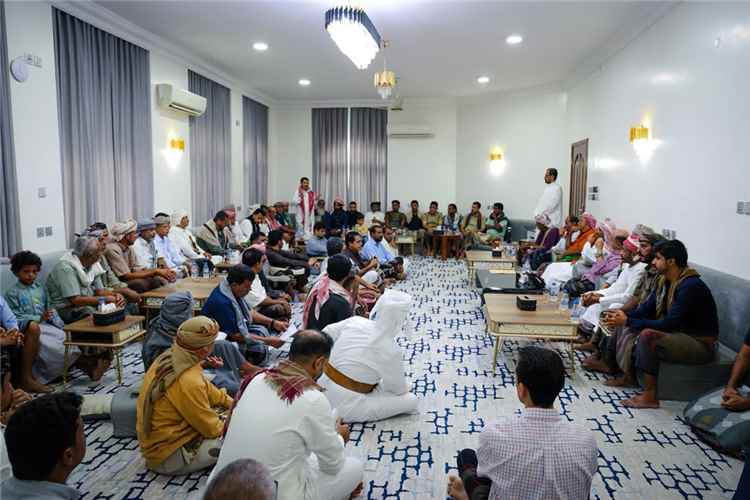 الخنبشي يلتقي قيادات حلف قبائل حضرموت ويؤكد أهمية توحيد الصف الحضرمي