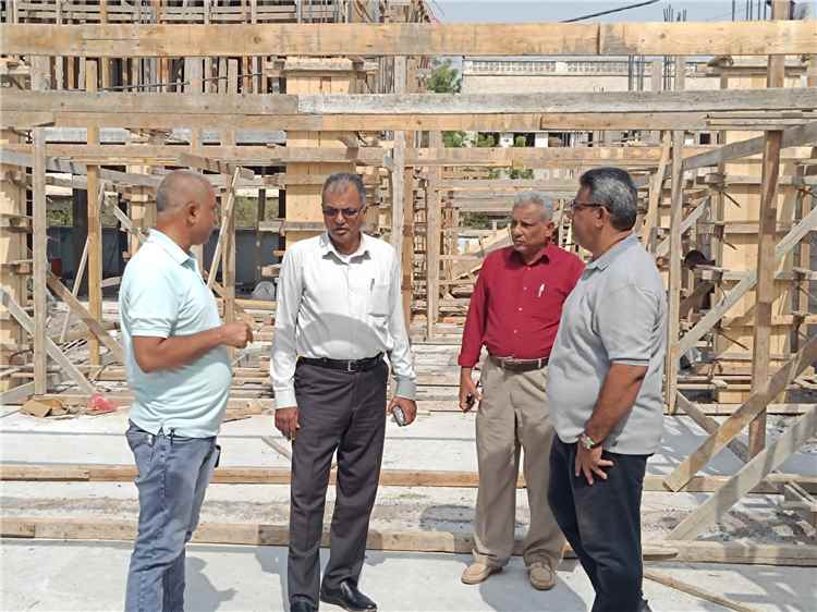 مدير عام المعلا القلعة يتفقد أعمال تجهيز وتأهيل مبنى السلطة المحلية