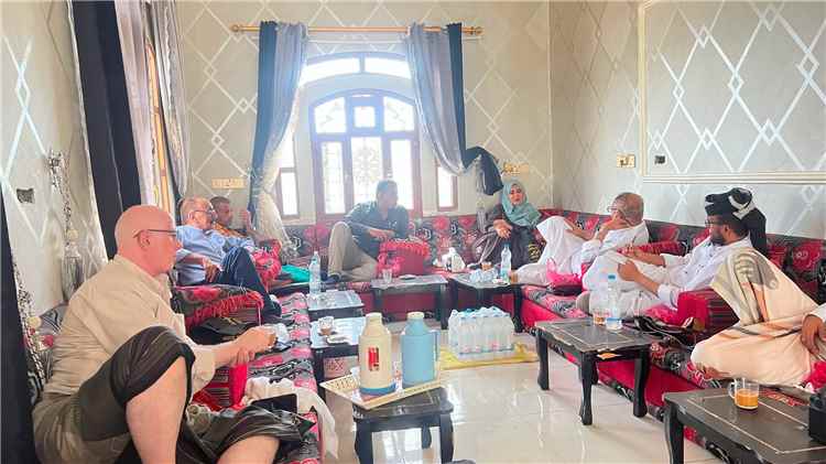 ألفت الدبعي تبحث مع وجاهات وأكاديميي شرجب تعزيز الثقة والتعاون مع الأجهزة الأمنية