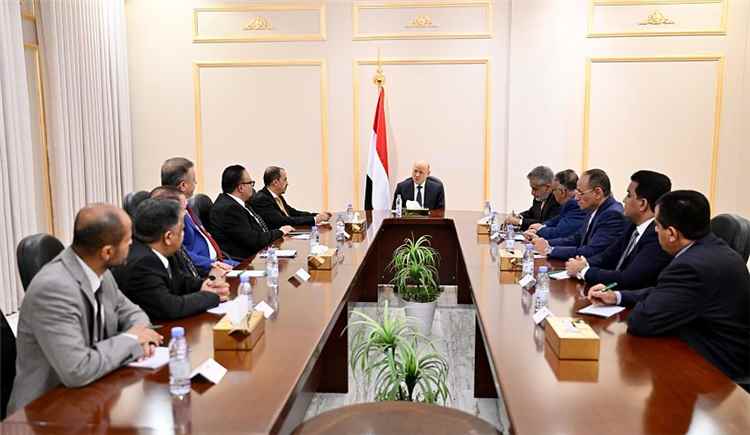 الرئيس العليمي يؤكد الدور المحوري للإعلام الوطني في معركة الوعي وتفكيك السرديات المضللة