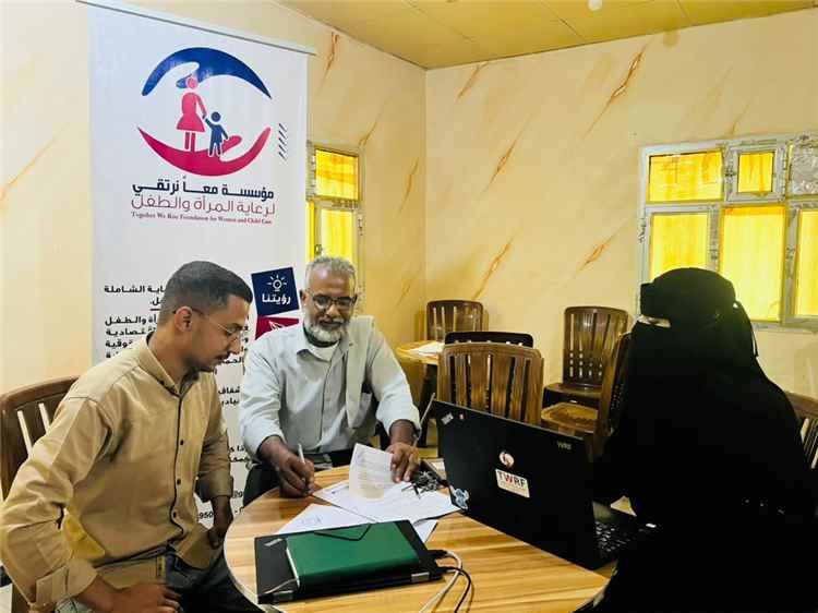 مدير مكتب الشؤون الاجتماعية والعمل بخنفر يزور مؤسسة «معًا نرتقي» بأبين