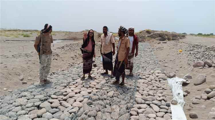 مدير عام تبن يتفقد مشروع الدفاعات الجبيونية في وادي صغير لحماية الأراضي الزراعية من السيول