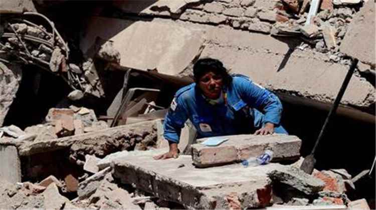 زلزال كولومبيا يخلّف عشرات القتلى.. 239 شخصًا لا يزالون تحت الأنقاض