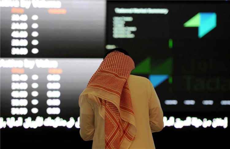 السوق السعودية تتراجع 0.1 % بضغط من أسهم قيادية