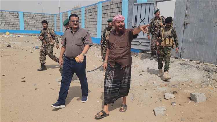 مدير عام البريقة يوجه بإنشاء حديقة عامة في منطقة بئر أحمد
