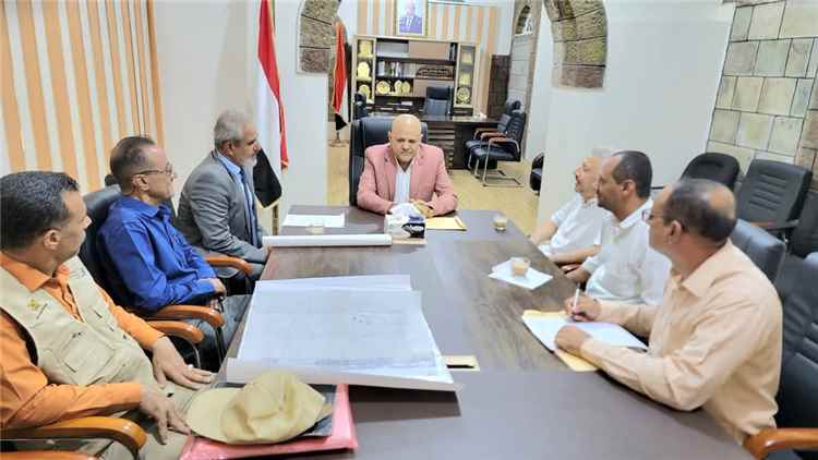 محافظ تعز يبحث مع خبير دولي آليات حماية التراث العمراني للدولة الرسولية