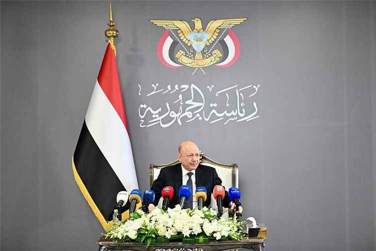 الرئيس العليمي في رسالة حاسمة للحوثيين: لا عمل عدائيًا دون رد بعد اليوم