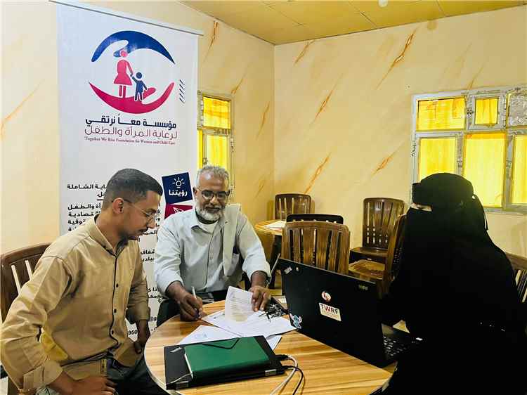 مدير مكتب الشؤون الاجتماعية والعمل بخنفر يزور مؤسسة «معًا نرتقي»-محافظة أبين