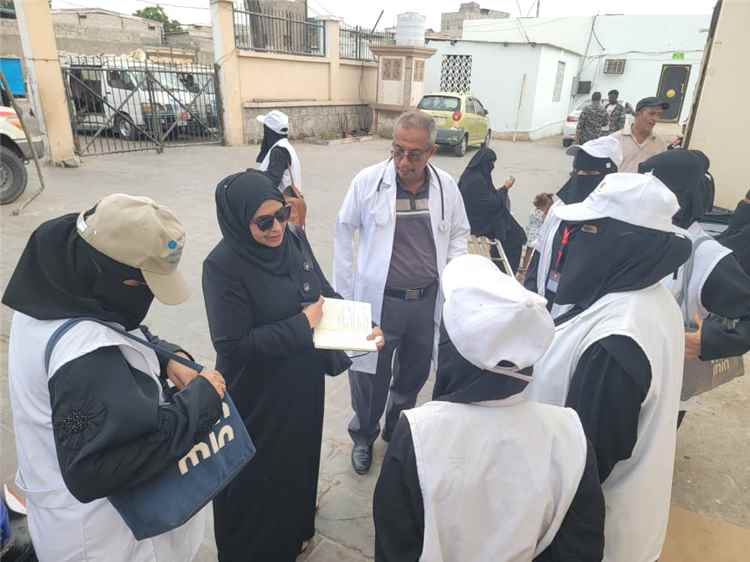وكيلة وزارة الصحة تتفقد عمل فرق التحصين ضد الحصبة في الشيخ عثمان
