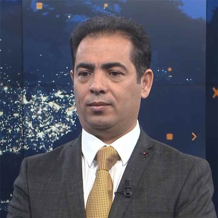 أحمد الزرقة يهاجم مبررات العليمي لعدم العودة إلى عدن ويصف إدارة الدولة من الخارج بأنها مخالفة للدستور