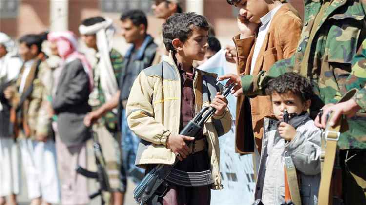 إعلاميون وباحثون يطلقون حملة لمواجهة تجنيد الحـ.ـوثيين للأطفال والشباب