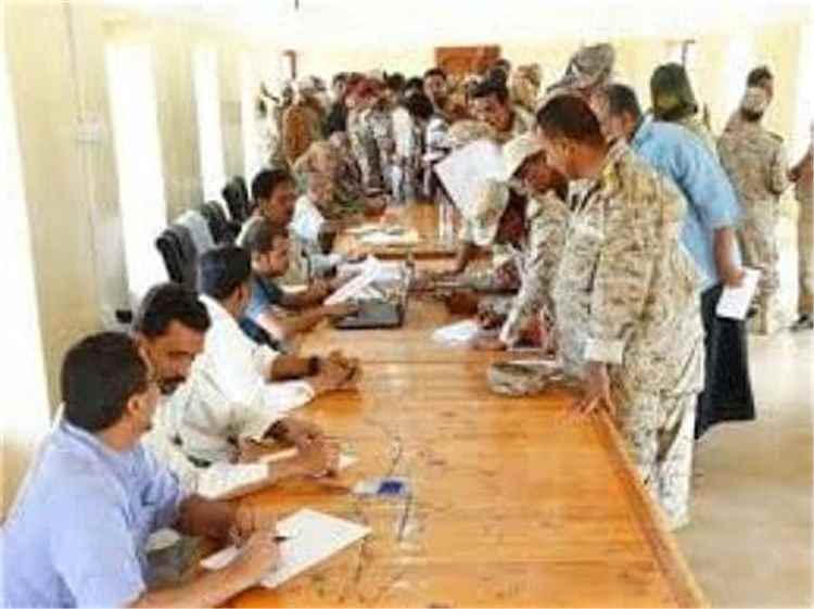منتسبو الجيش والأمن يناشدون الحكومة صرف مرتبات ثلاثة أشهر متأخرة