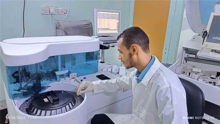جامعة الخليج العربي تعزز التعليم التطبيقي لطلبة المختبرات الطبية