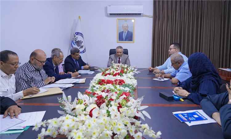 وزير الشؤون الاجتماعية والعمل يناقش مع لجنة الأمانة العامة لرئاسة الوزراء تطوير الأداء المؤسسي
