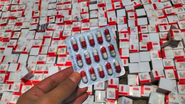 ضبط 400 ألف حبة بريجابالين مخدرة داخل مقطورة غاز في نقطة العلم بعدن