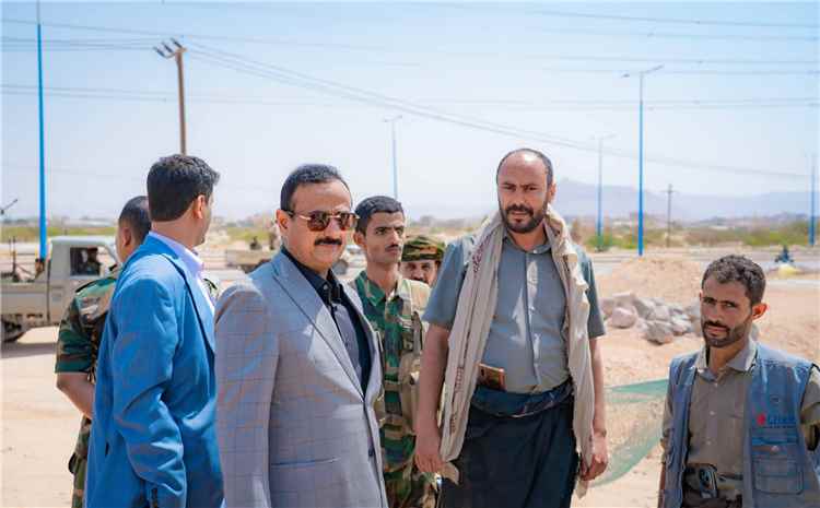المحافظ بن الوزير يشيد بمستوى الإنجاز في الأعمال الإنشائية لمبنى مؤسسة كهرباء شبوة
