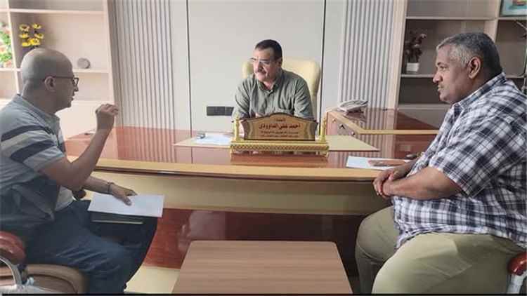 مدير البريقة يناقش تنفيذ المسح الميداني بدراسة مستوى الوعي والممارسات المتعلقة بسرطان الثدي وعنق الرحم